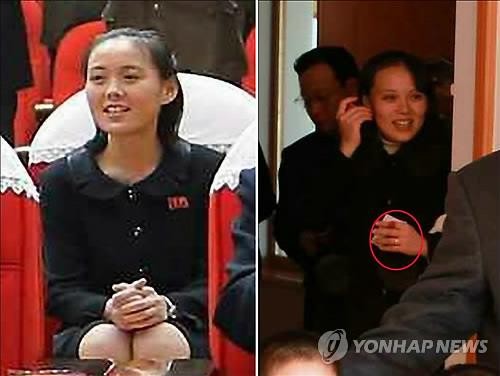 Cô Kim Yo-jong và ngón tay bên trái dường như đeo một chiếc nhẫn cưới (khoanh đỏ). Ảnh: Yonhap