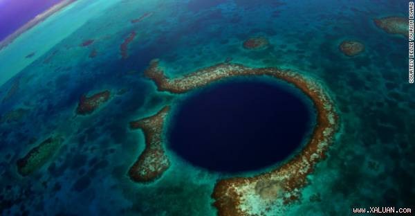  Hố xanh khổng lồ trên vùng biển ngoài khơi quốc gia Trung Mỹ Belize.
