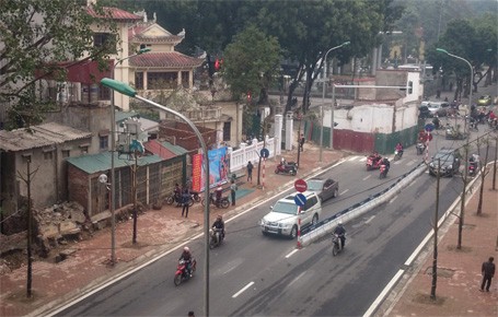  Các phương tiện lưu thông rất dễ dàng trên đường Trần Phú - Kim Mã