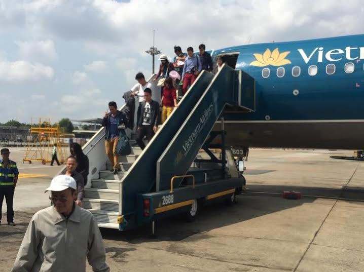 Chuyến bay hạ cánh xuống sân bay Tân Sơn Nhất thay vì Cần Thơ