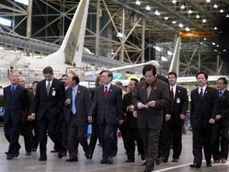 Thủ tướng Phan Văn Khải tới thăm tập đoàn Boeing