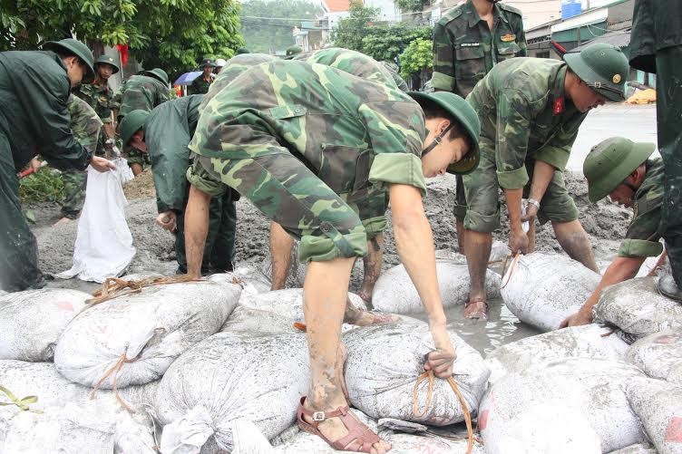 Quảng Ninh oằn mình ngăn ngừa, khắc phục hậu quả mưa lũ. Ảnh Dũng Nguyễn 