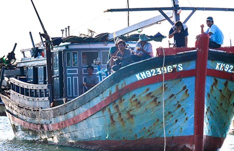 Tàu cá Khánh Hòa bị nhóm người Trung Quốc tấn công