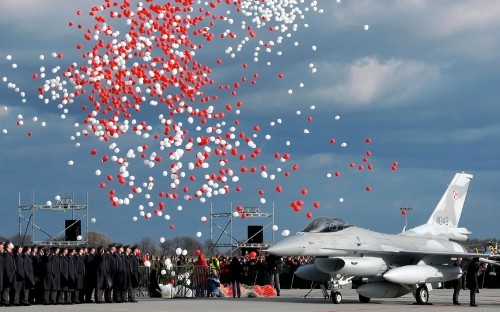 Ba Lan bất ngờ tăng sức mạnh cho F-16 bằng tên lửa tàng hình