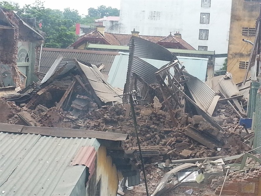 Hoàn Kiếm báo cáo nhanh vụ sập nhà vùi lấp nhiều người