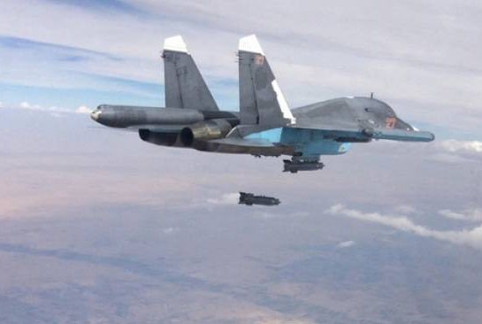 Máy bay Su-34 của Nga không kích ở tỉnh al-Raqqa, Syria, khu vực Nhà nước Hồi giáo đang kiểm soát. Ảnh: TASS.