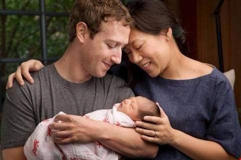 Mark Zuckerberg vàPriscilla Chan bên cô con gái đầu lòng.
