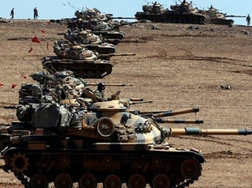 Xe tăng quân đội Thổ Nhĩ Kỳ ở khu vực biên giới giáp với Syria