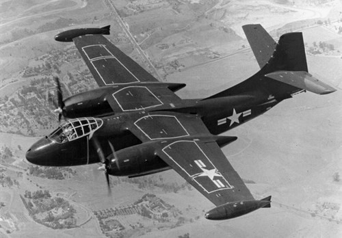 Máy bay ném bom tầm trung AJ-1 (A-2A) Savage.