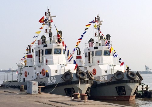 Hai tàu kéo hiện đại bàn giao cho Quân chủng Hải quân. Ảnh: Văn Dưỡng