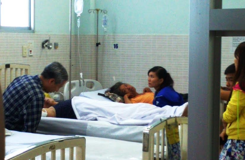 Bà Lý đang được điều trị tại bệnh viện quận Tân Phú.