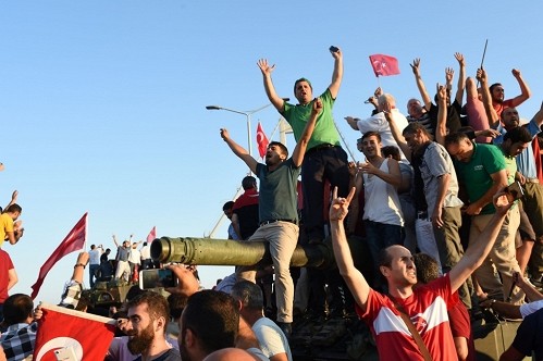 Náo loạn trên phố sau cuộc đảo chính ở Thổ Nhĩ Kỳ