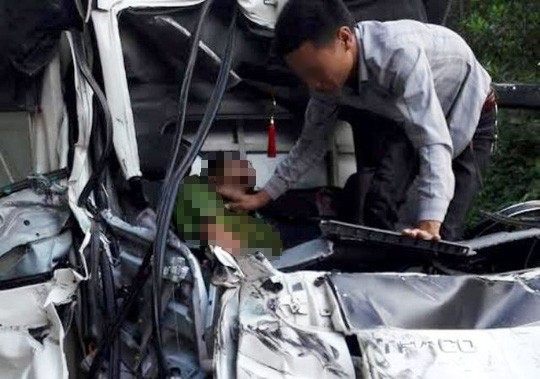 Vụ tai nạn khiến thượng úy Trịnh Đình Sơn ngồi ghế phụ xe tải tử vong do bị thương quá nặng 
