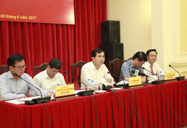 Thứ trưởng Lê Quang Hùng chủ trì cuộc họp báo quý II của Bộ Xây dựng.