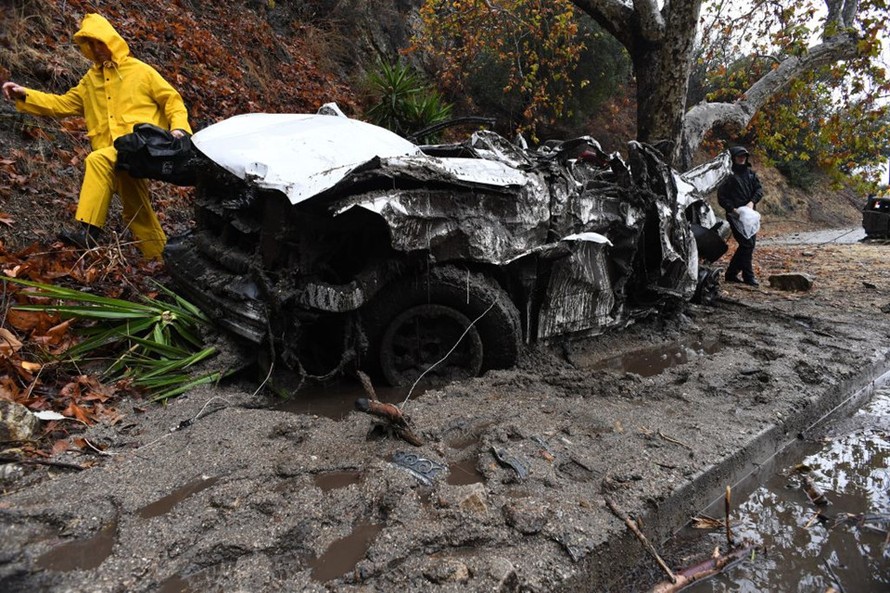 Lở bùn từ thảm họa cháy rừng ở California, khiến ít nhất 13 người thiệt mạng.