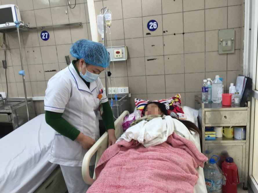 Chăm sóc cho bệnh nhân ngộ độc rượu tại TT Chống độc, BV Bạch Mai