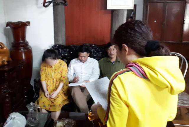 Bà Phan Thị Nghĩa đọc thư xin lỗi giáo sinh P.T.H và gia đình 