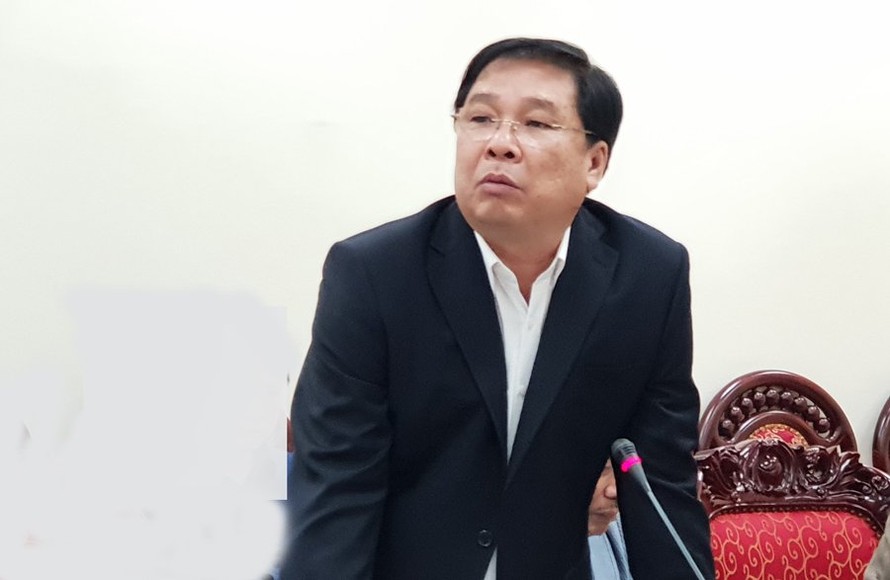 Ông Đinh Trung Cẩn, tổng giám đốc Trung tâm Bảo vệ quyền tác giả âm nhạc Việt Nam, cho biết, ca sĩ hát một bài kiếm 300 - 500 triệu mà khi tác giả đòi tiền tác quyền thì chửi um sùm. 
