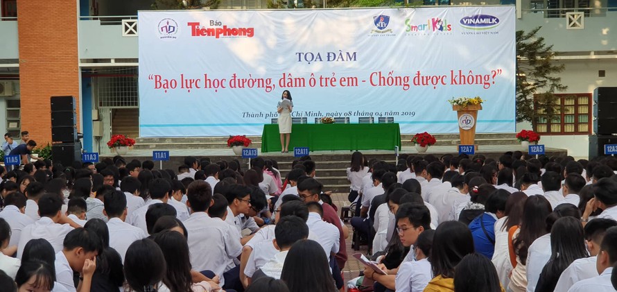 Toạ đàm "Bạo lực học đường, dâm ô trẻ em' đang diễn ra tại Trường ĐH Nguyễn Tất Thành, TPHCM