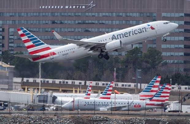 Máy bay Boeing 737 của Hãng hàng không American Airlines cất cánh tại sân bay quốc tế Ronald Reagan Washington ở Arlington, Virginia của Mỹ. (Ảnh: AFP/TTXVN) 