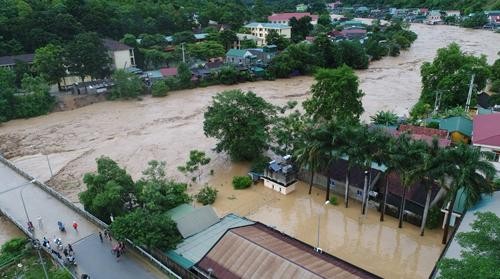 Nhiều nhà sập, sụt lún do mưa lớn ở miền núi Nghệ An
