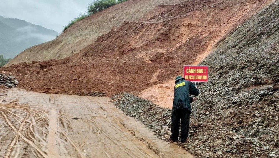Mưa lớn gây sạt lở nghiêm trọng ở nhiều huyện miền núi Nghệ An