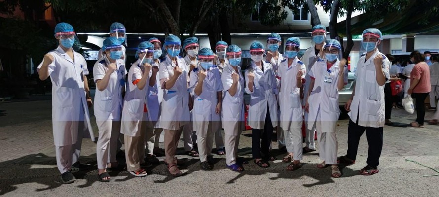 Nghệ An huy động cán bộ y tế tham gia Bệnh viện dã chiến 
