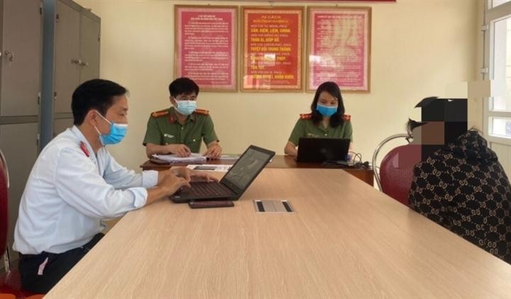 Cô gái ở Hà Tĩnh bị phạt tiền vì đăng tin thất thiệt về dịch COVID-19