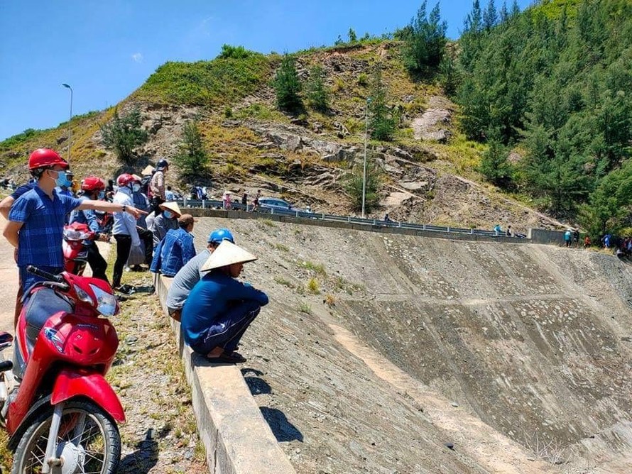 Lặn bắt hải sản, người đàn ông chết đuối ở khu nước dẫn vào nhà máy nhiệt điện