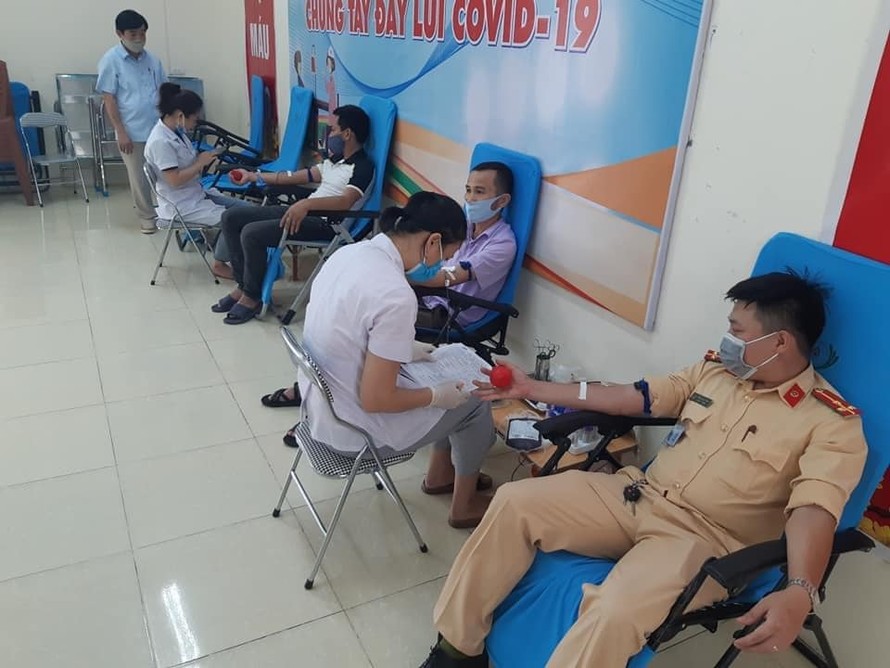 Có 25 ĐVTN Công an huyện Nam Đàn, Nghệ An tham gia hiến máu cứu sản phụ nguy kịch
