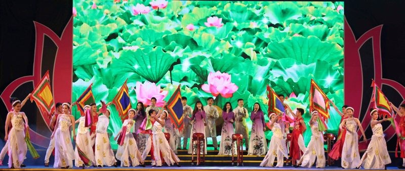 Nghệ An: Khai mạc lễ hội Làng Sen 2018