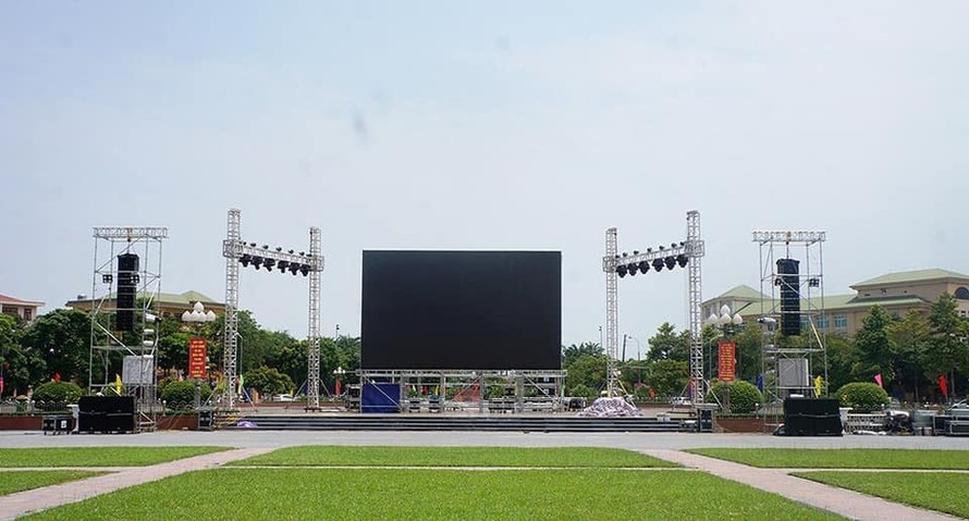 Màn hình Led 70m2 đã được lắp đặt tại Quảng trường Hồ Chí Minh.