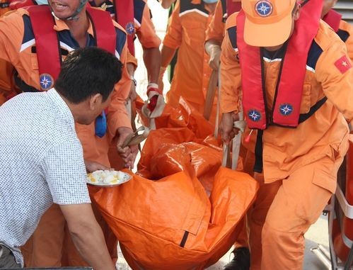 9 ngư dân tàu cá Nghệ An mất tích: Lời kể của thuyền viên được cứu sống