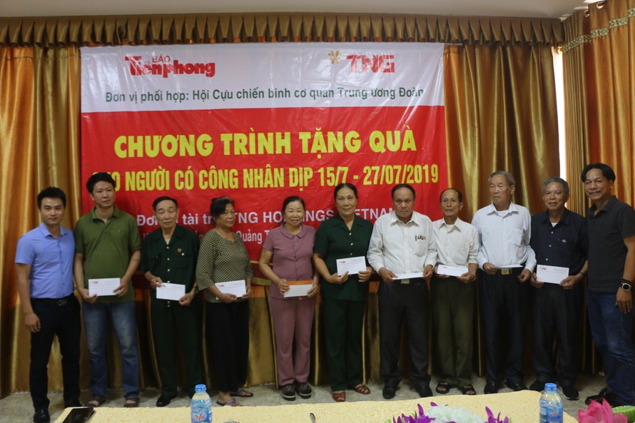 TNG Holdings Vietnam trao quà cho cựu TNXP Nghệ An