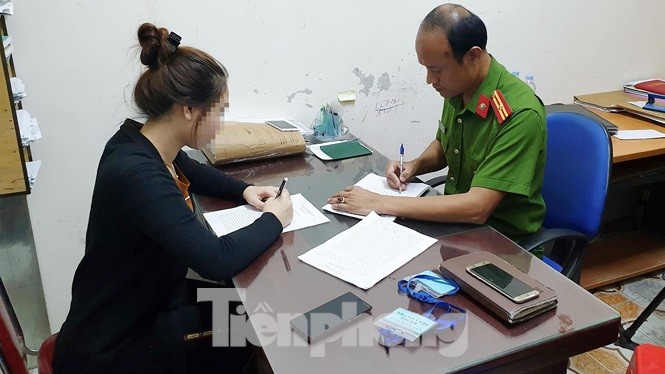 Trần Thị T. A. làm việc với CQĐT Công an thành phố Vinh.
