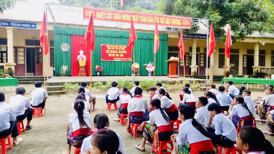 Trường học ở xã nghèo nhất Nghệ An tổ chức khai giảng sớm