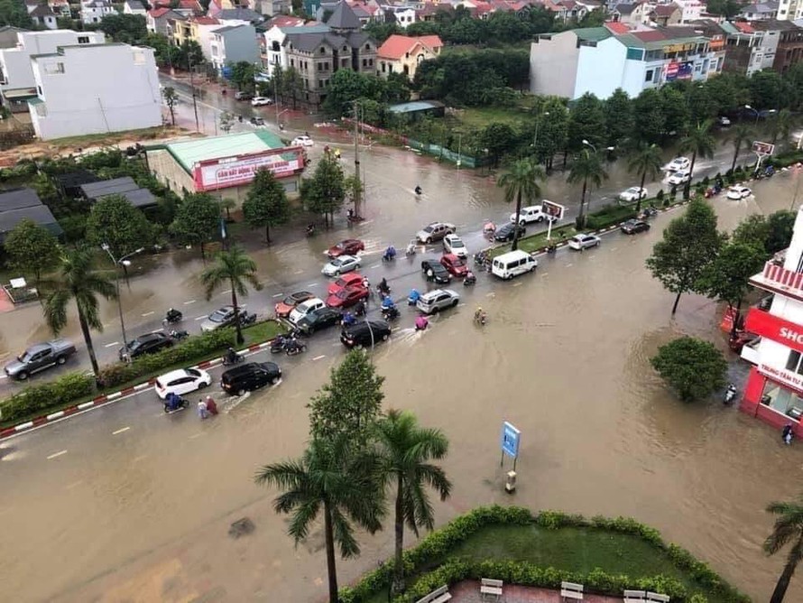 Thành Vinh 'thất thủ' sau trận mưa xối xả