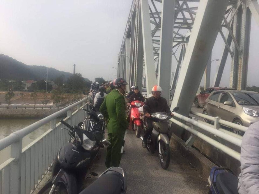 Cầu Bến Thủy nơi nam thanh niên bỏ lại xe máy nhảy cầu tự tử