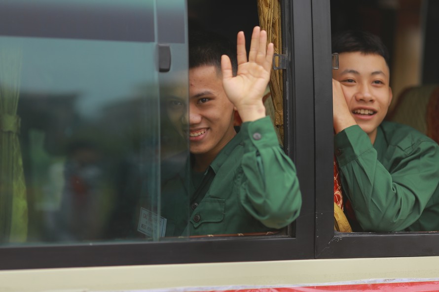 Hơn 1.000 thanh niên Hà Tĩnh lên đường nhập ngũ
