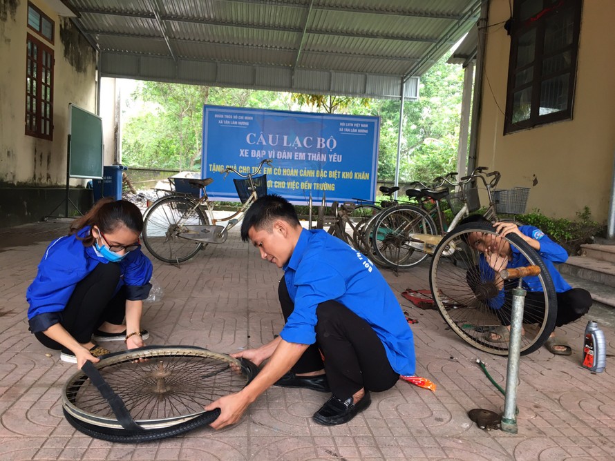 Đoàn thanh niên Hà Tĩnh ‘biến’ phế liệu thành xe đạp tặng học sinh nghèo