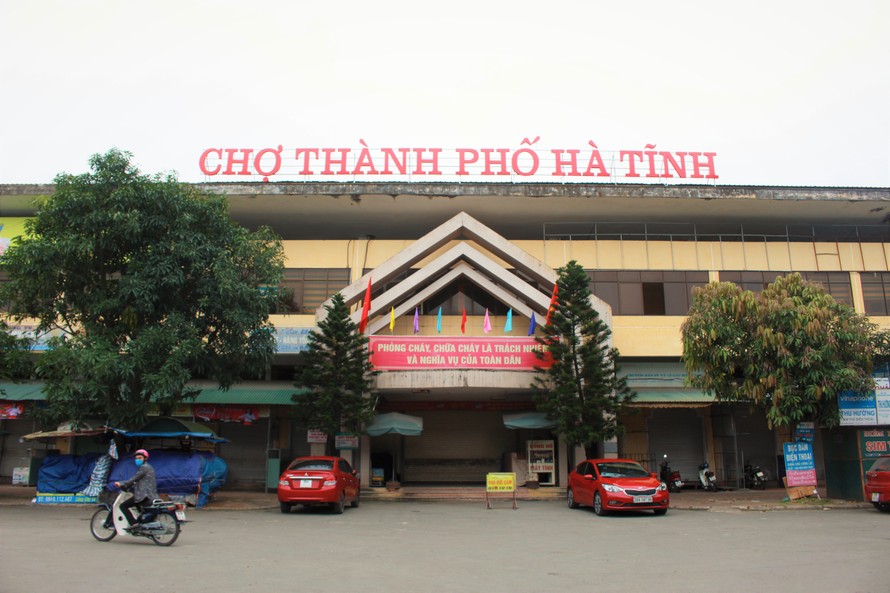 Hàng nghìn ki-ốt trung tâm chợ lớn nhất Nghệ An, Hà Tĩnh đồng loạt đóng cửa