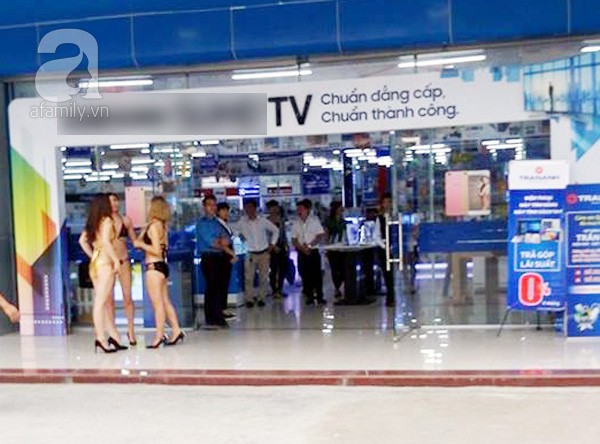 Siêu thị Trần Anh gây 'bão' về vụ thuê thiếu nữ mặc bikini quảng bá sản phẩm.