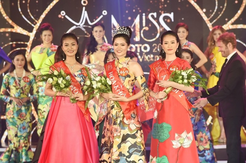 Vũ Hương Giang đăng quang Miss Photo 2017