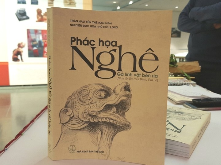 Cuốn sách hiếm hoi về một linh vật Việt bị lãng quên. Ảnh: Bảo Hân