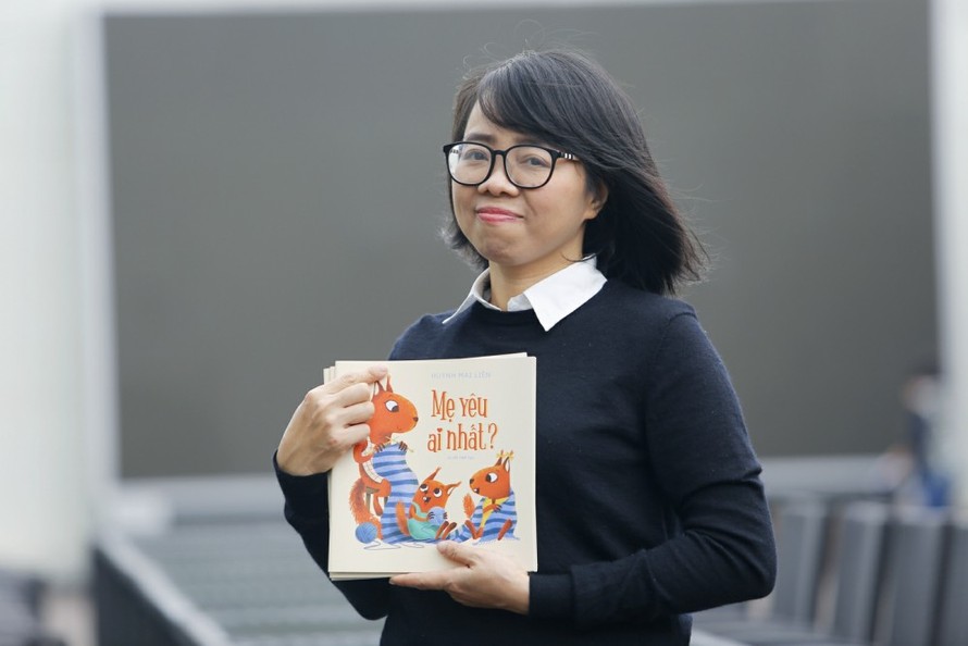 Nhà báo Huỳnh Mai Liên ra mắt sách "Mẹ yêu ai nhất"