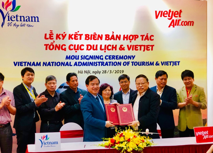 Tổng cục Du lịch và Vietjet Air ký kết hợp tác