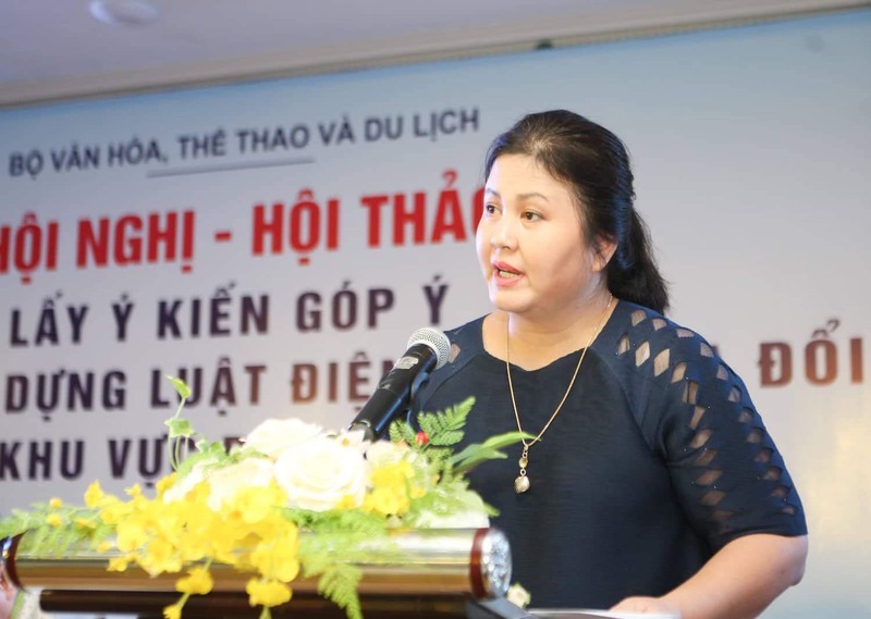 Bà Nguyễn Thị Thu Hà - Cục phó Cục Điện ảnh - bị cho thôi quyền cục trưởng vì bỏ lọt phim ‘đường lưỡi bò’.