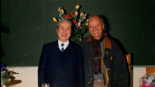 GS. Hà Văn Tấn (trái) và GS. Trần Quốc Vượng trong bộ tứ lịch sử