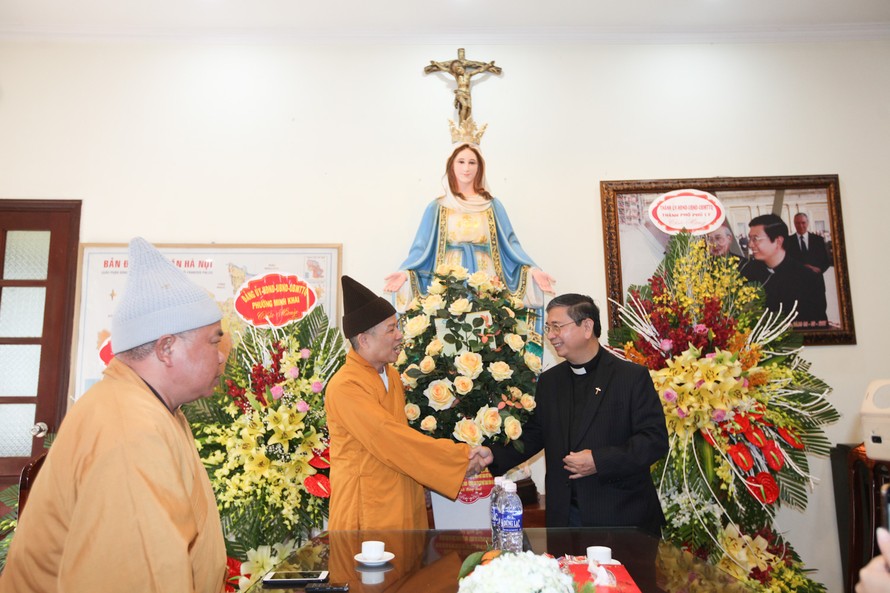 Giáo hội Phật giáo Việt Nam thăm và chúc mừng các chức sắc Công giáo và bà con giáo dân