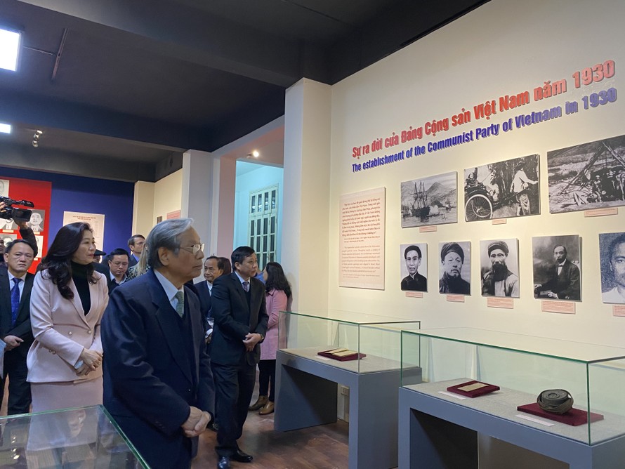 Khai mạc triển lãm về 90 năm thành lập Đảng tại Bảo tàng Lịch sử quốc gia Việt Nam. Ảnh: Nguyên Khánh